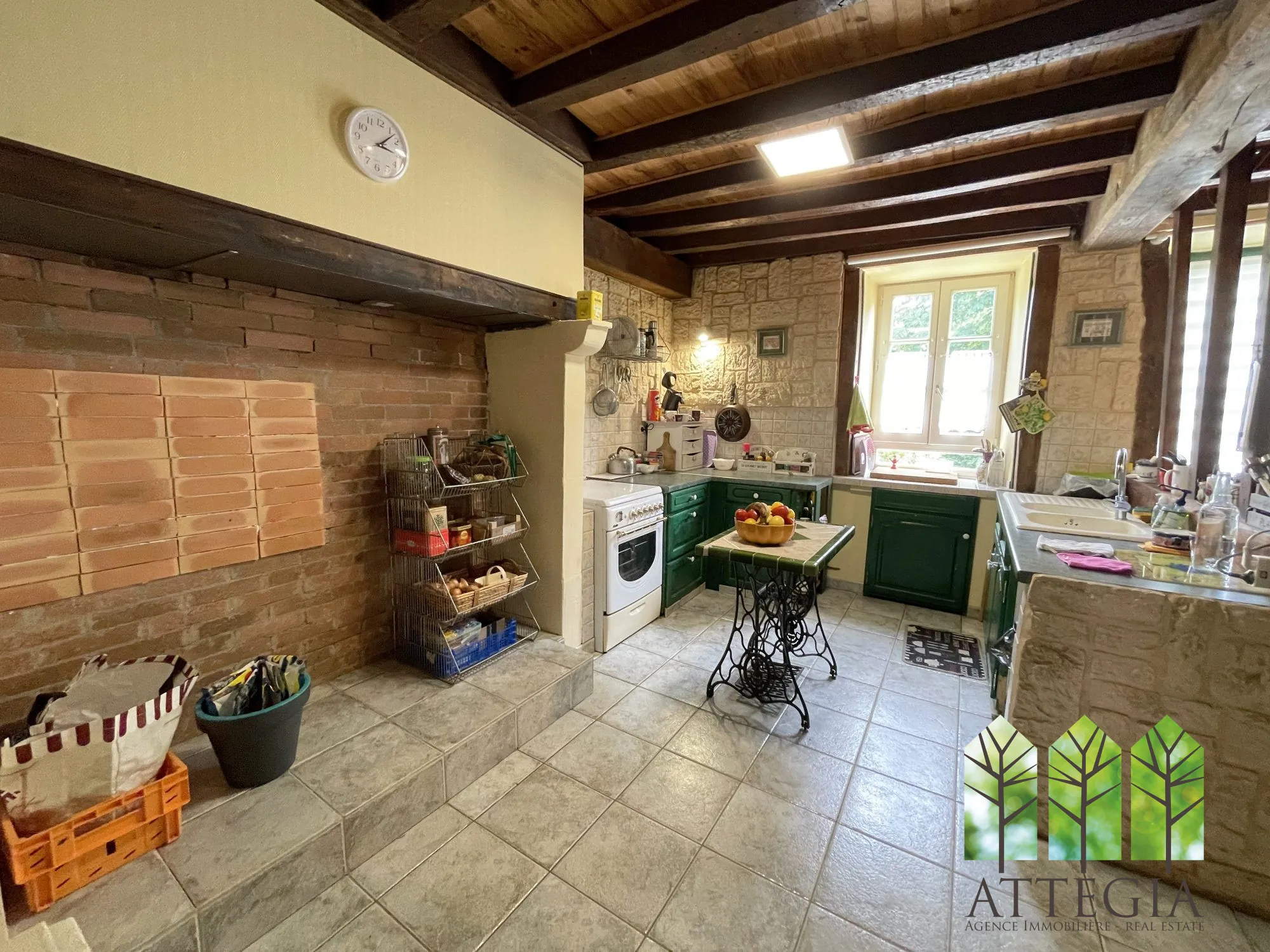 À vendre maison de 130 m² avec terrain, proche de Bonnat, environnement paisible 