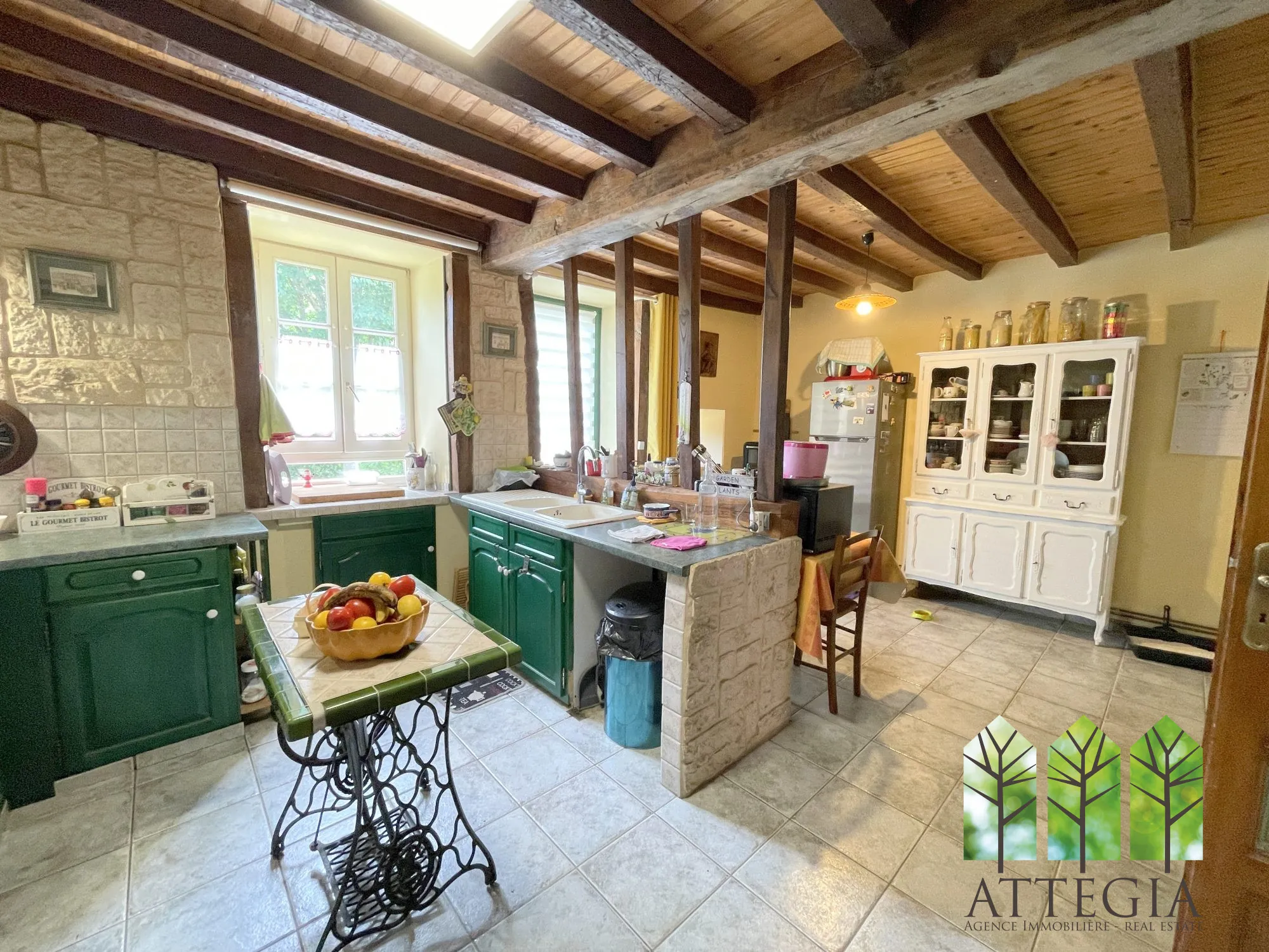 À vendre maison de 130 m² avec terrain, proche de Bonnat, environnement paisible 
