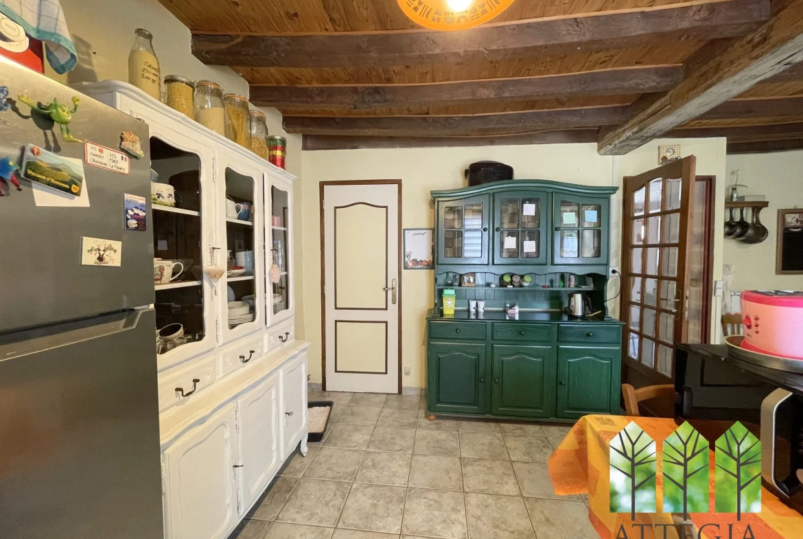 À vendre maison de 130 m² avec terrain, proche de Bonnat, environnement paisible 