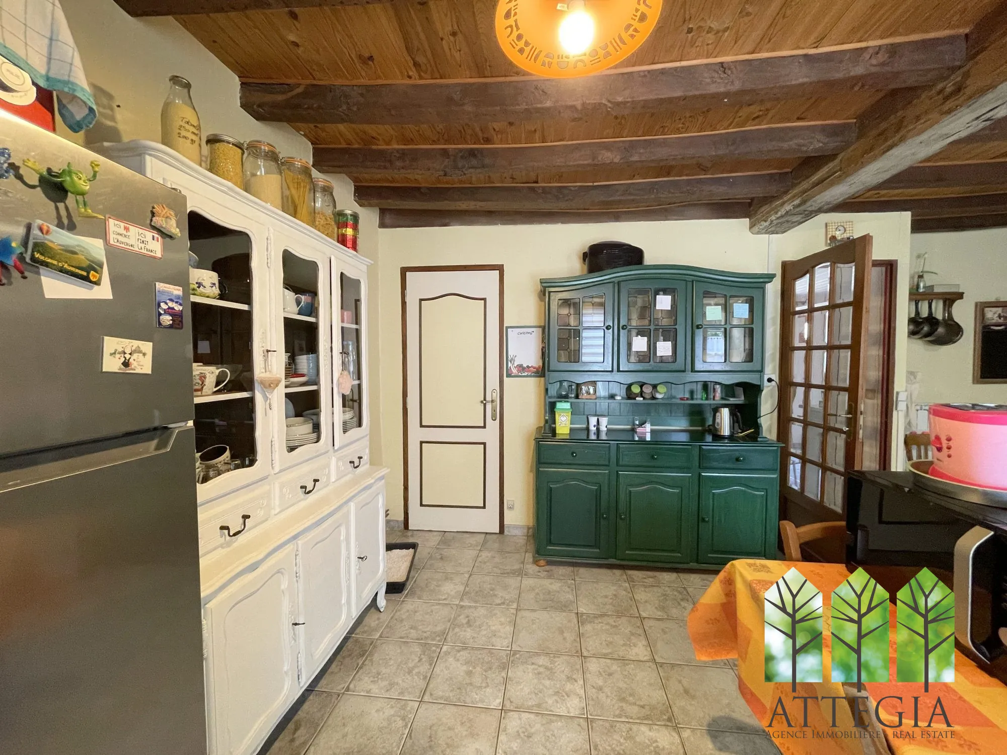 À vendre maison de 130 m² avec terrain, proche de Bonnat, environnement paisible 