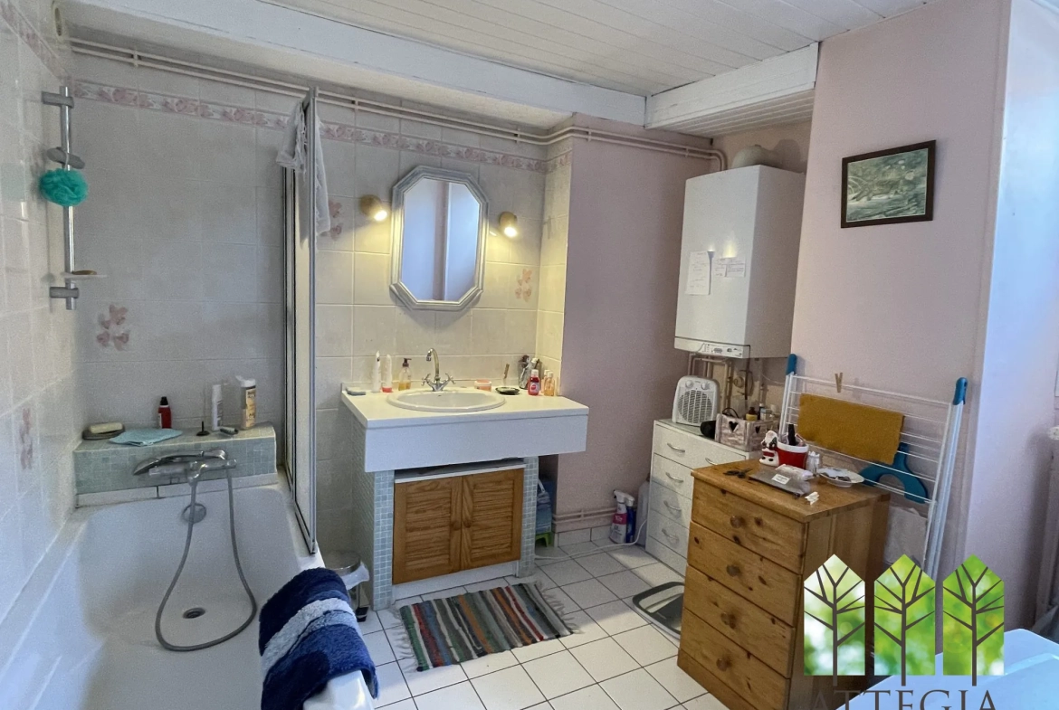 À vendre maison de 130 m² avec terrain, proche de Bonnat, environnement paisible 