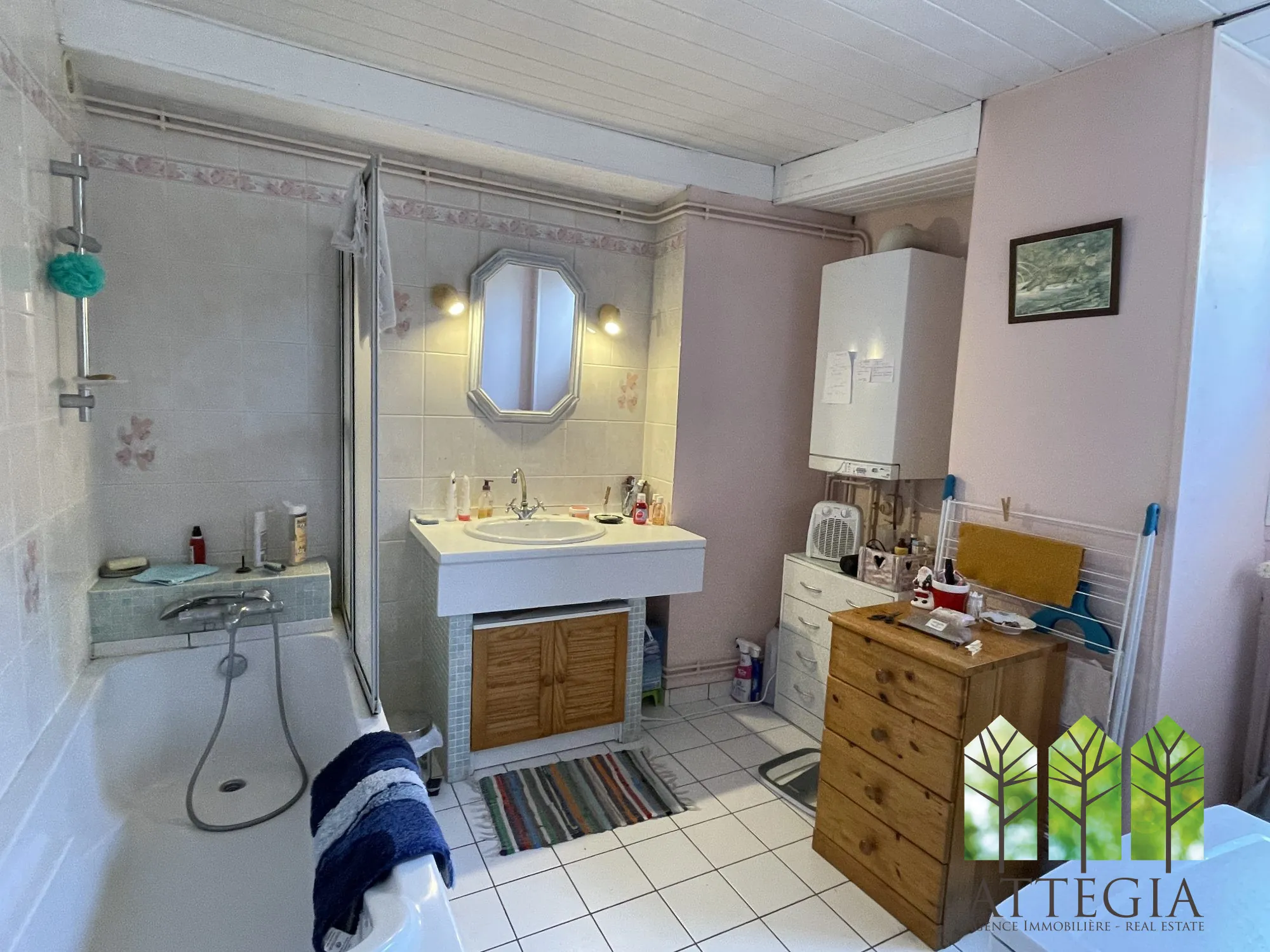À vendre maison de 130 m² avec terrain, proche de Bonnat, environnement paisible 