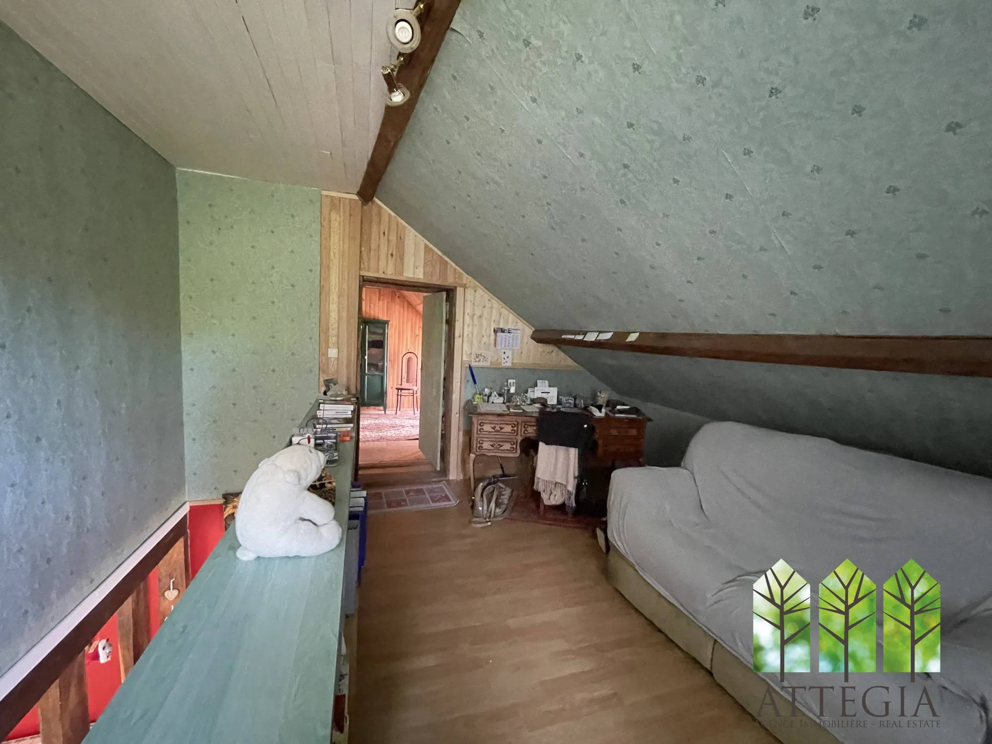 À vendre maison de 130 m² avec terrain, proche de Bonnat, environnement paisible 