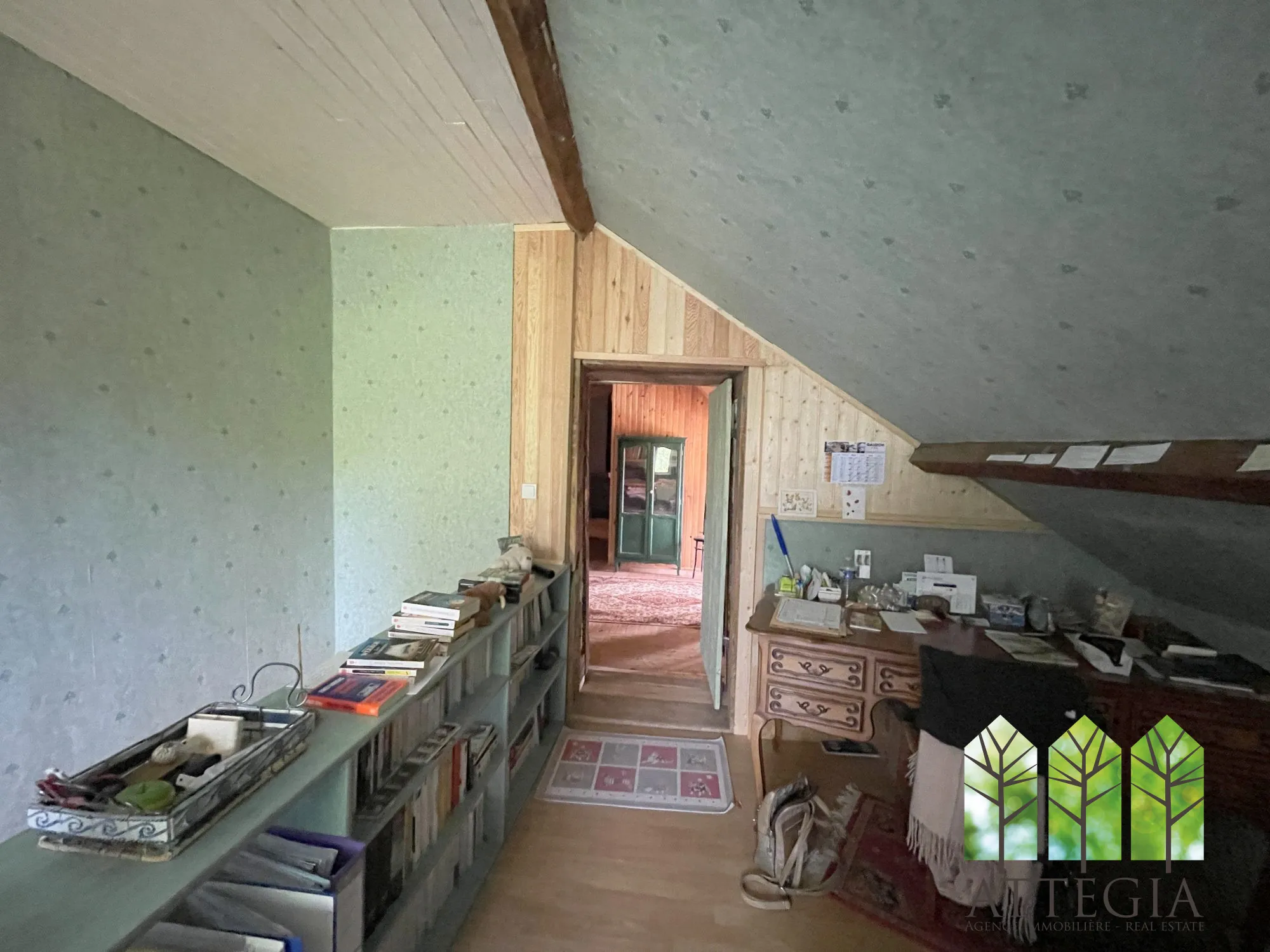 À vendre maison de 130 m² avec terrain, proche de Bonnat, environnement paisible 