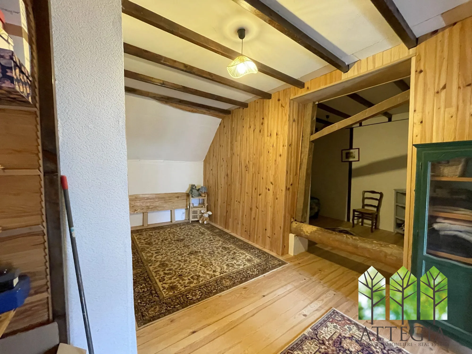 À vendre maison de 130 m² avec terrain, proche de Bonnat, environnement paisible 