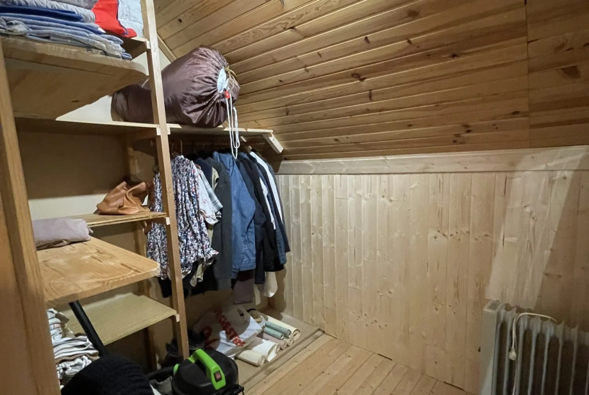 À vendre maison de 130 m² avec terrain, proche de Bonnat, environnement paisible 