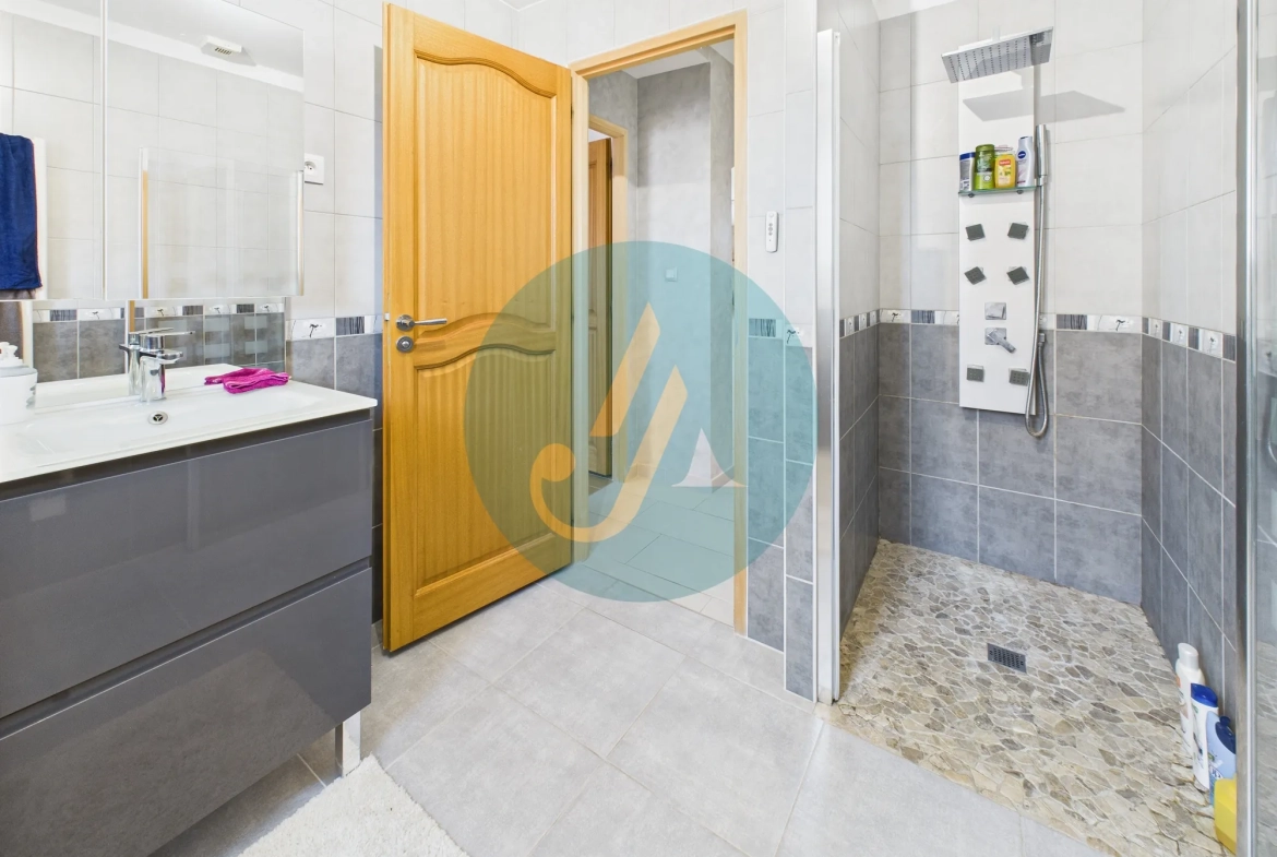 Magnifique maison moderne de 137 m² avec piscine à Marzy 
