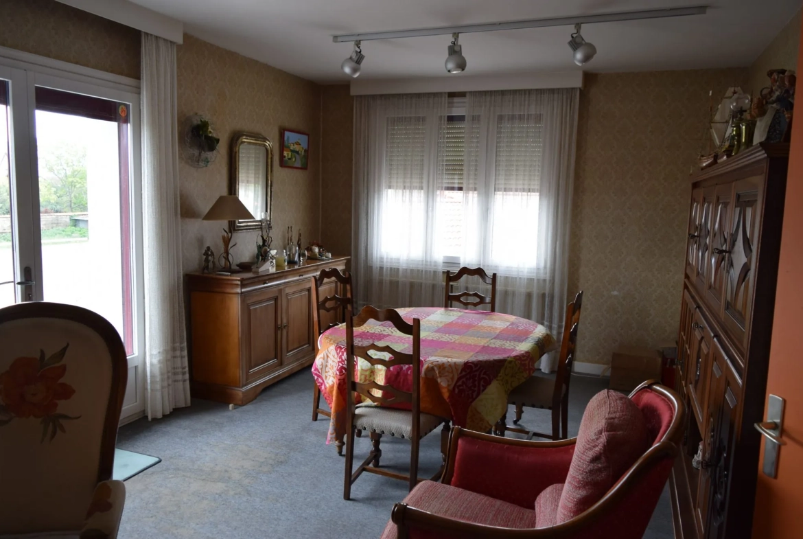 Maison à vendre à Riorges – 170 m², jardin clos, parking et appartement indépendant 