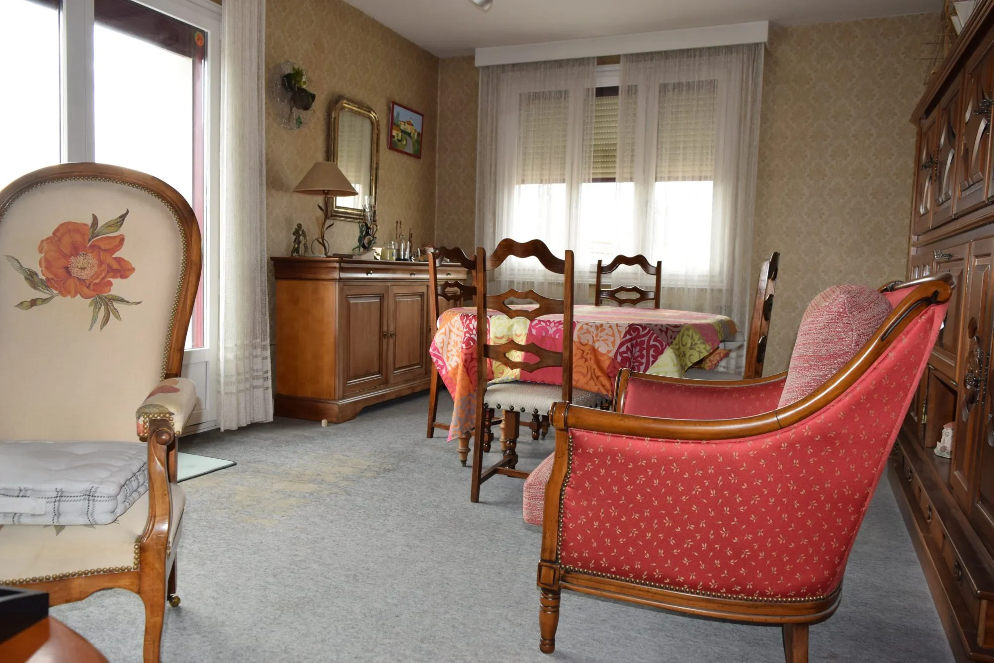 Maison à vendre à Riorges – 170 m², jardin clos, parking et appartement indépendant 