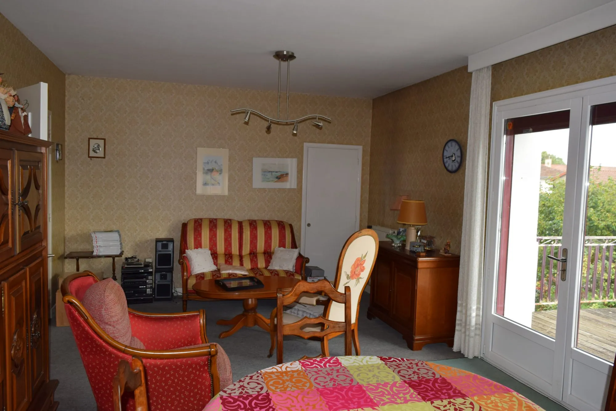 Maison à vendre à Riorges – 170 m², jardin clos, parking et appartement indépendant 