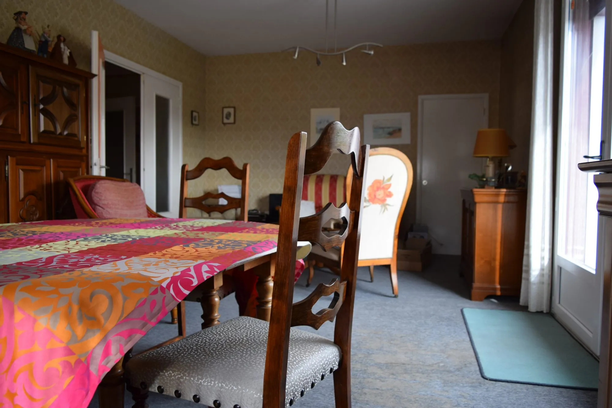 Maison à vendre à Riorges – 170 m², jardin clos, parking et appartement indépendant 