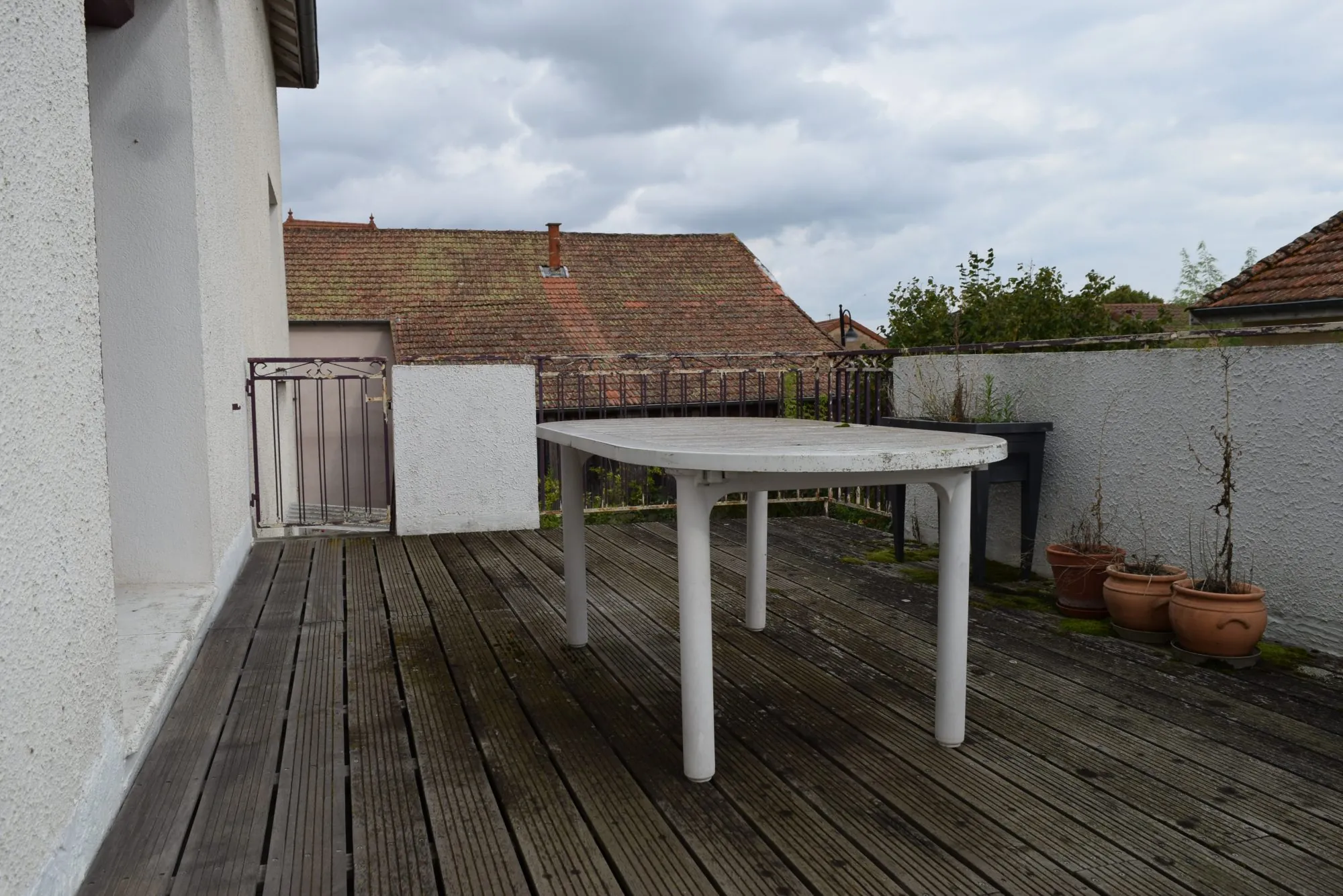 Maison à vendre à Riorges – 170 m², jardin clos, parking et appartement indépendant 