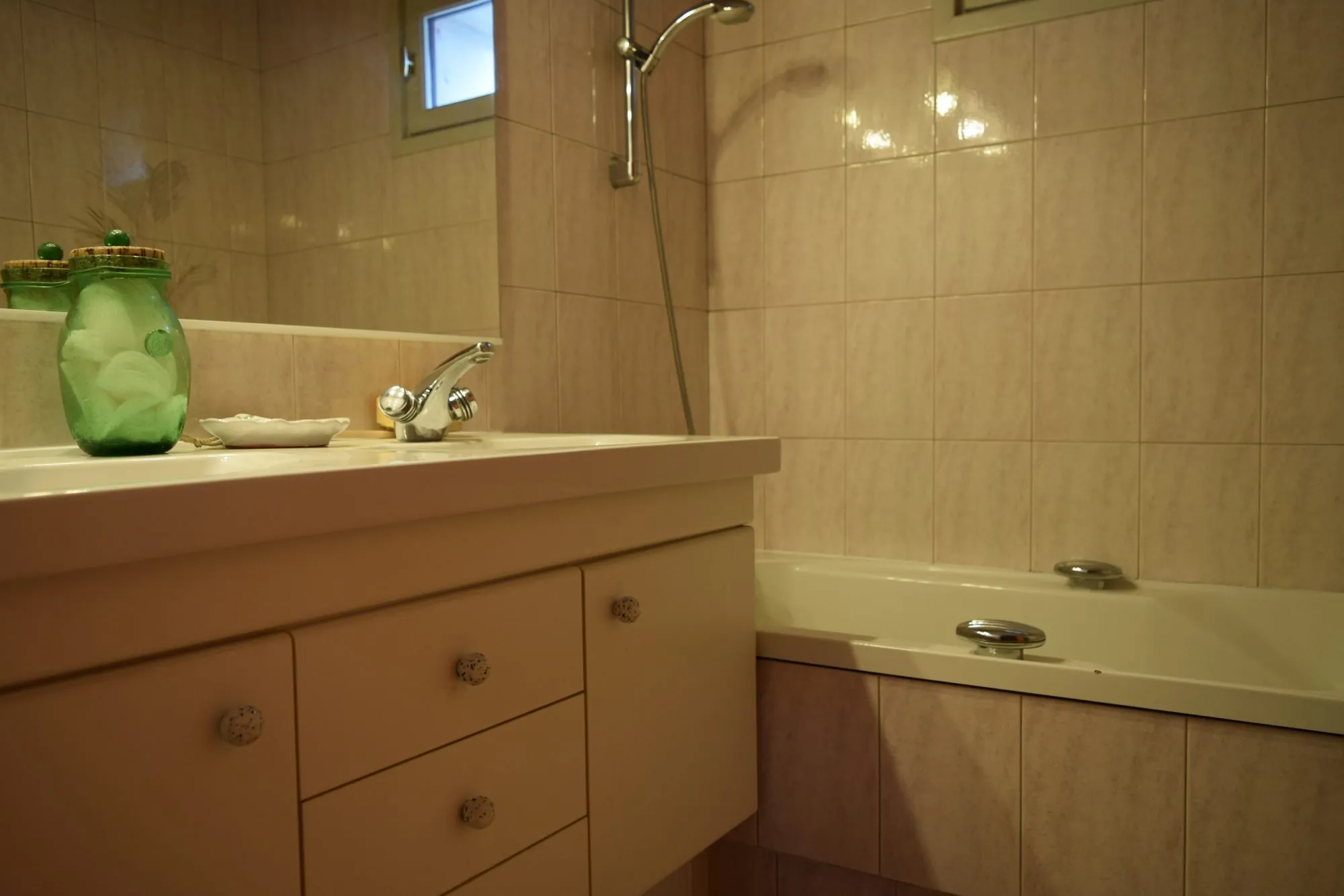 Maison à vendre à Riorges – 170 m², jardin clos, parking et appartement indépendant 