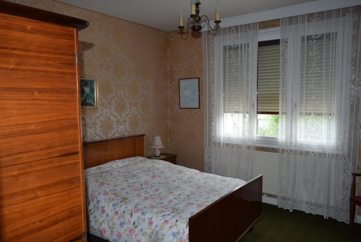 Maison à vendre à Riorges – 170 m², jardin clos, parking et appartement indépendant 