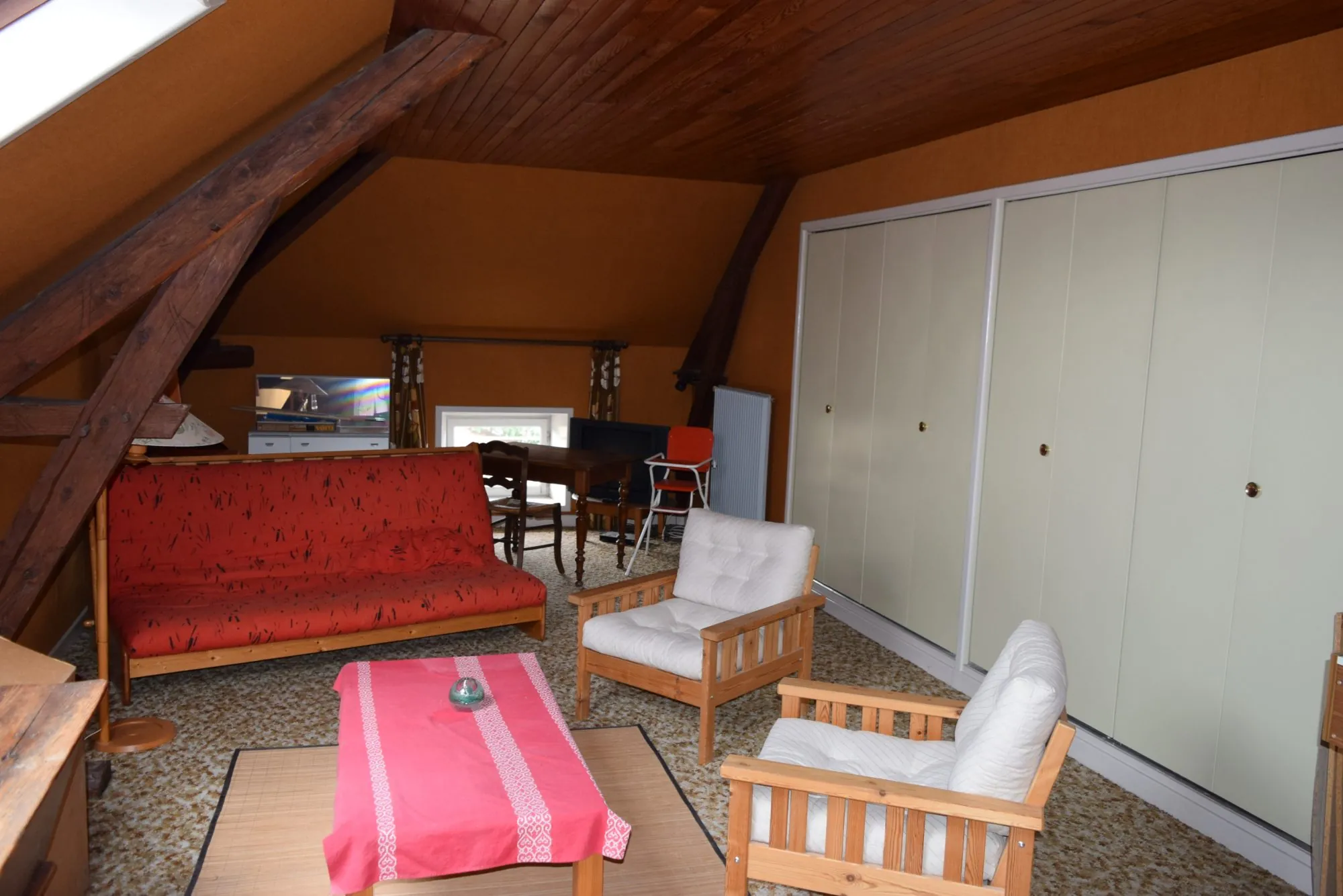 Maison à vendre à Riorges – 170 m², jardin clos, parking et appartement indépendant 