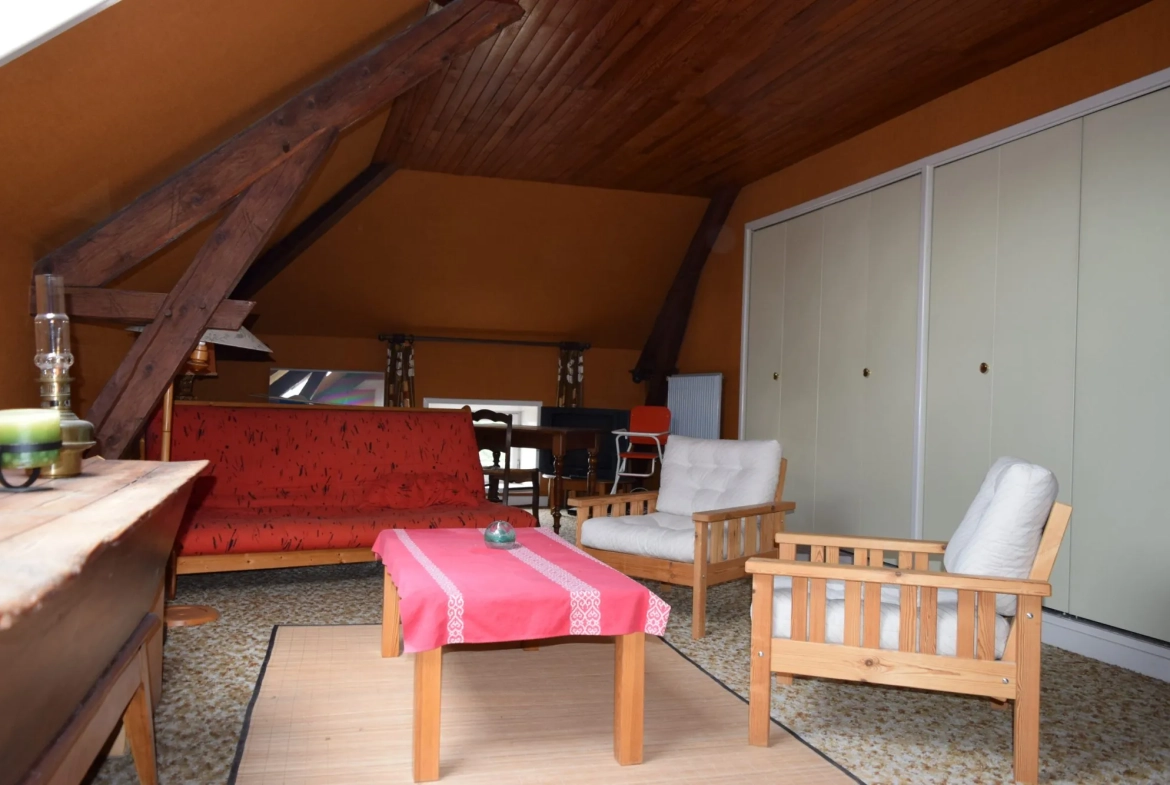 Maison à vendre à Riorges – 170 m², jardin clos, parking et appartement indépendant 