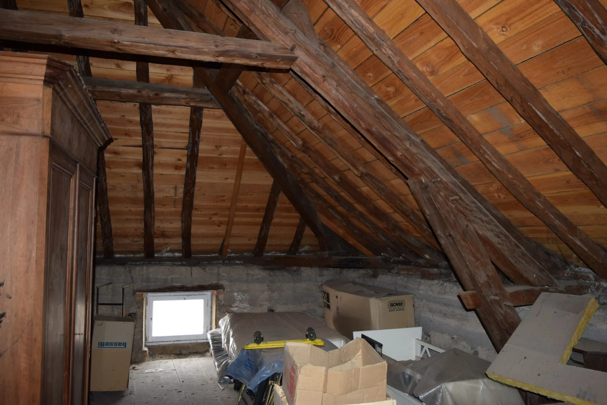 Maison à vendre à Riorges – 170 m², jardin clos, parking et appartement indépendant 