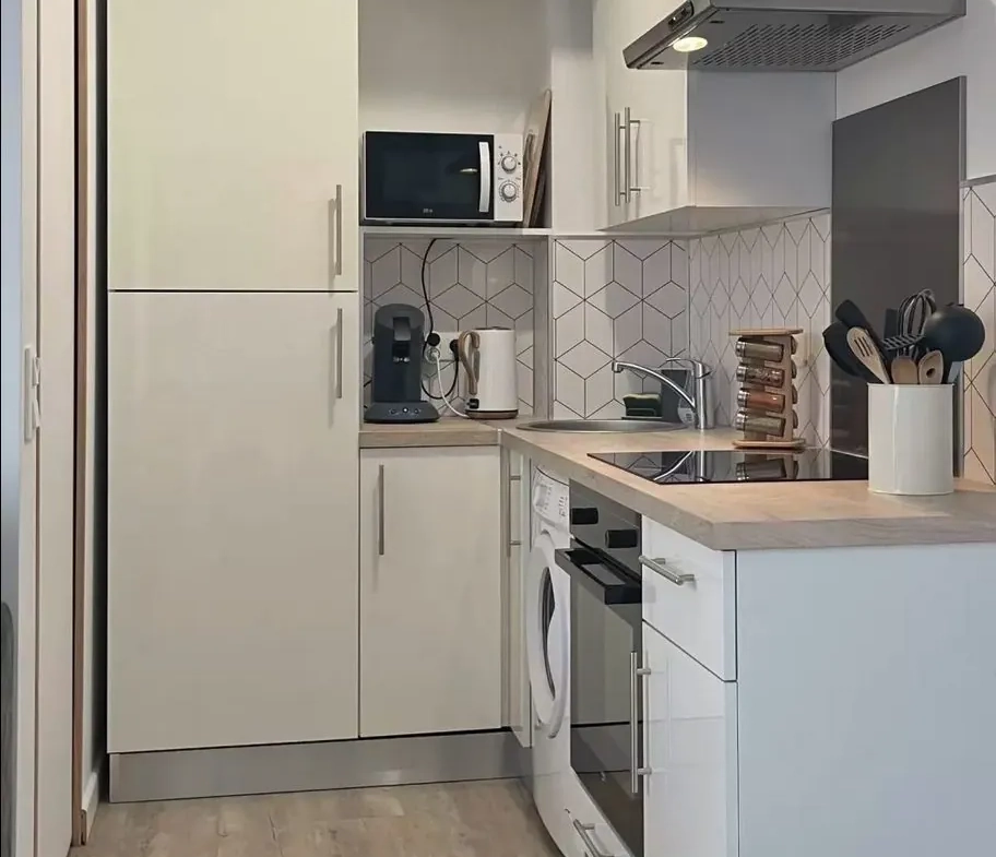 Studio à Rueil-Malmaison avec balcon, cave et parking, idéal investisseur ou primo-accédant 