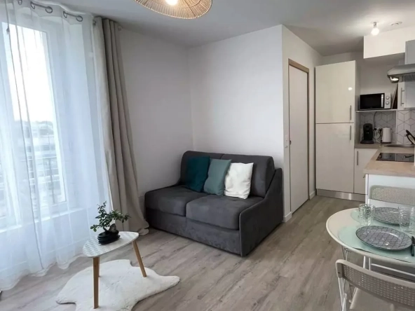 Studio à Rueil-Malmaison avec balcon, cave et parking, idéal investisseur ou primo-accédant