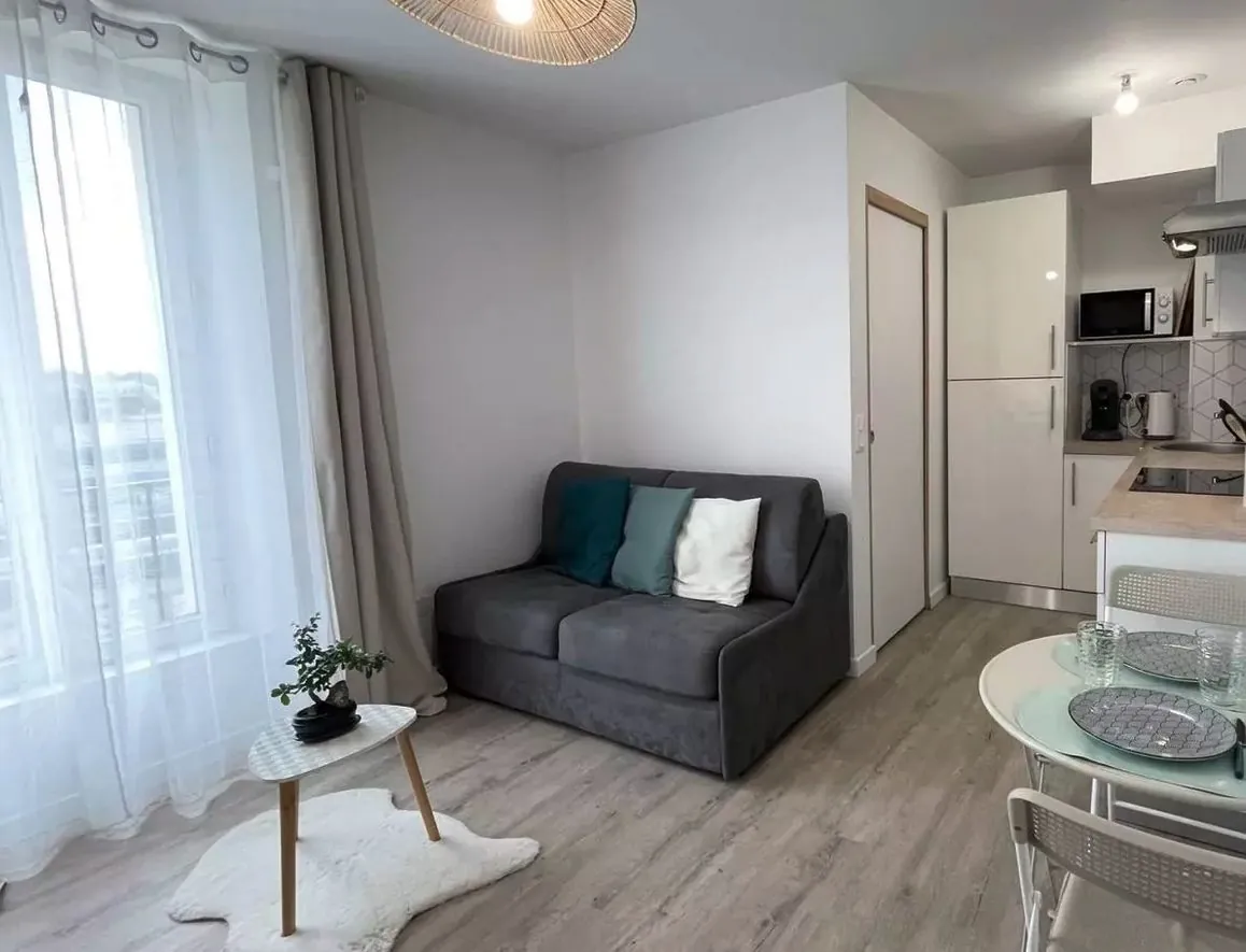 Studio à Rueil-Malmaison avec balcon, cave et parking, idéal investisseur ou primo-accédant 