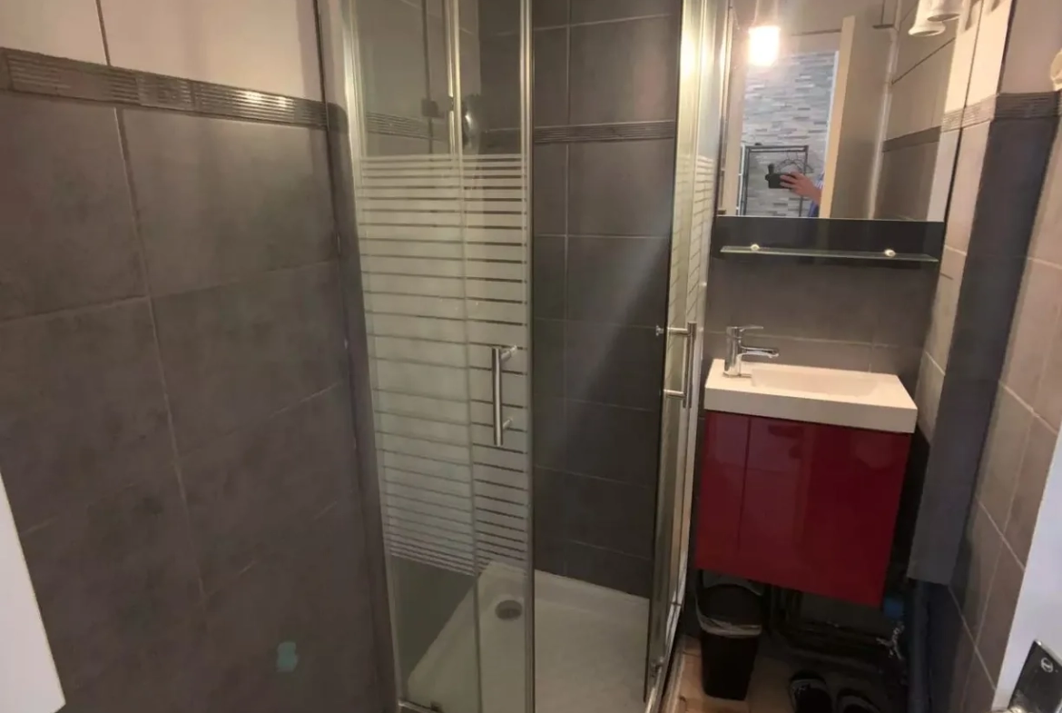 Studio à Rueil-Malmaison avec balcon, cave et parking, idéal investisseur ou primo-accédant 