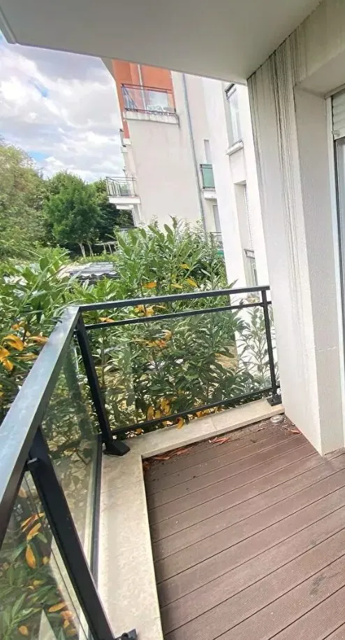 Studio à Rueil-Malmaison avec balcon, cave et parking, idéal investisseur ou primo-accédant 