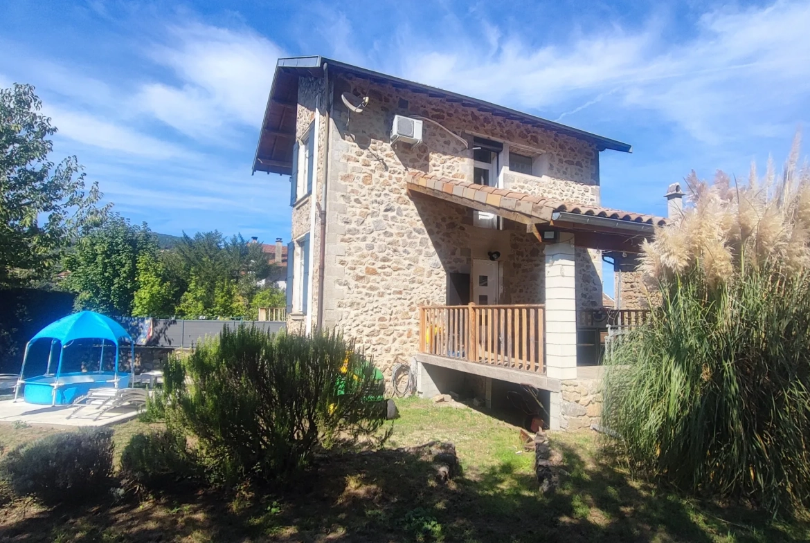 Maison en pierres avec grand terrain à Lamastre - 89 m² 