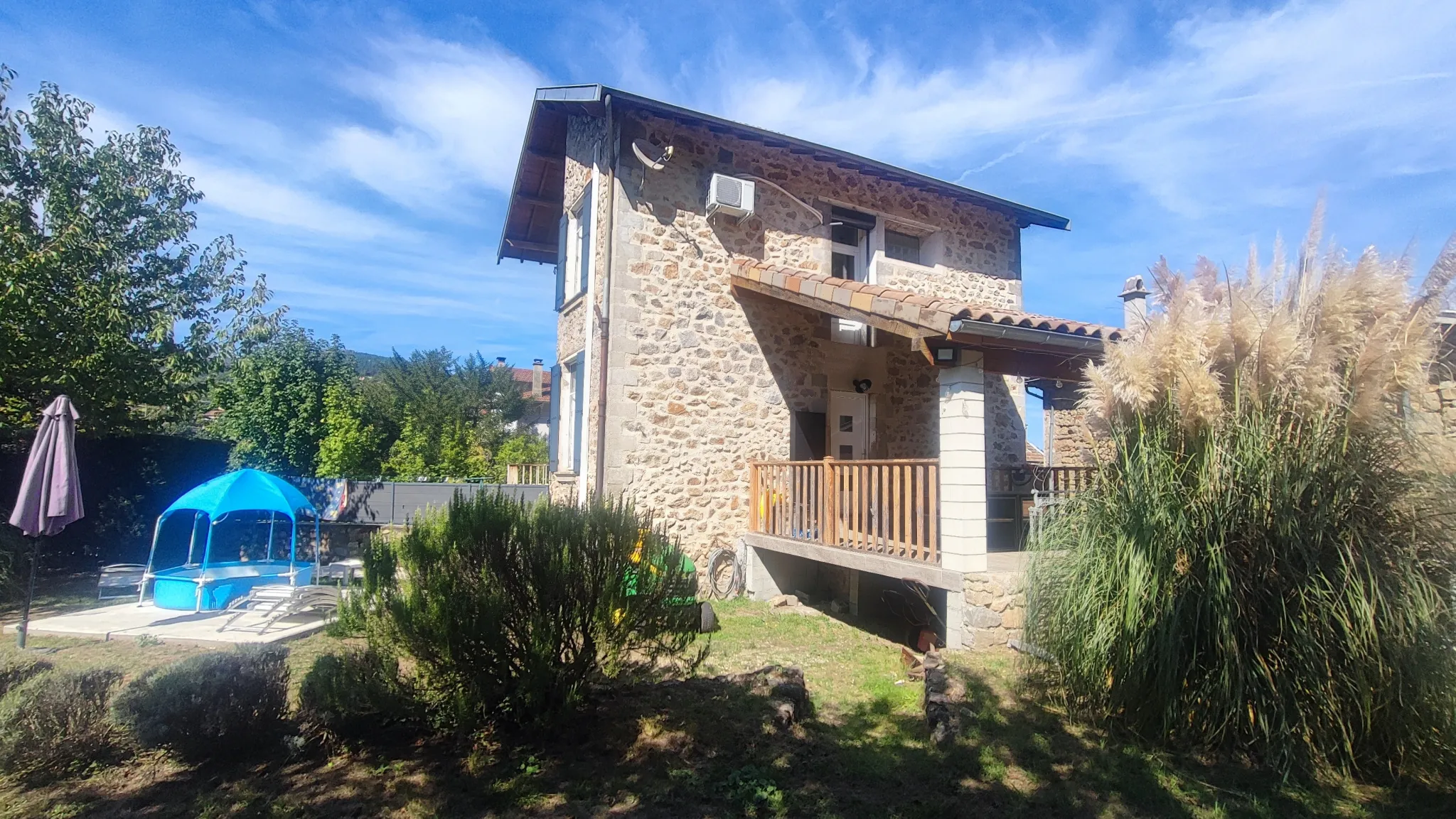 Maison en pierres avec grand terrain à Lamastre - 89 m² 