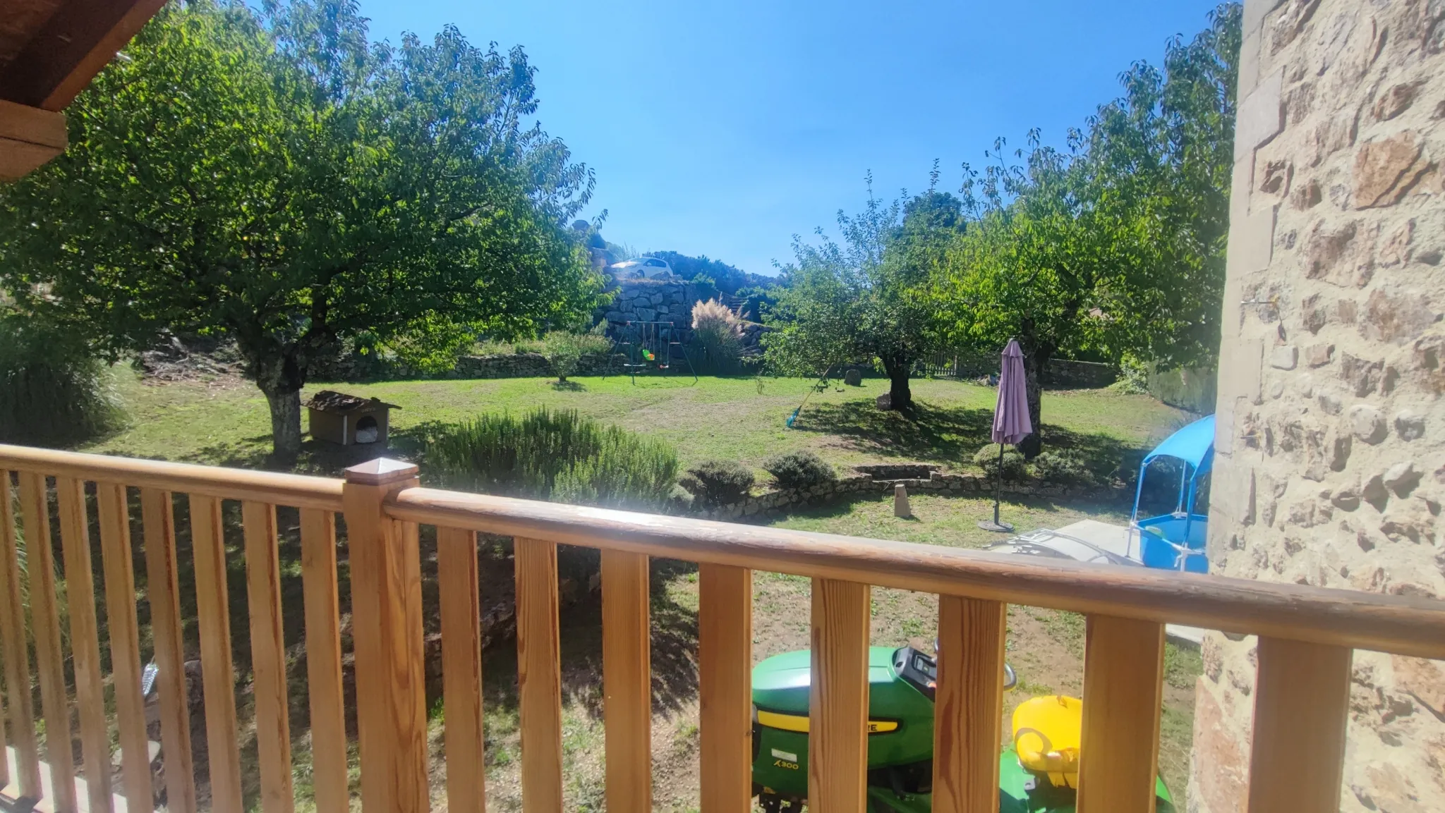 Maison en pierres avec grand terrain à Lamastre - 89 m² 