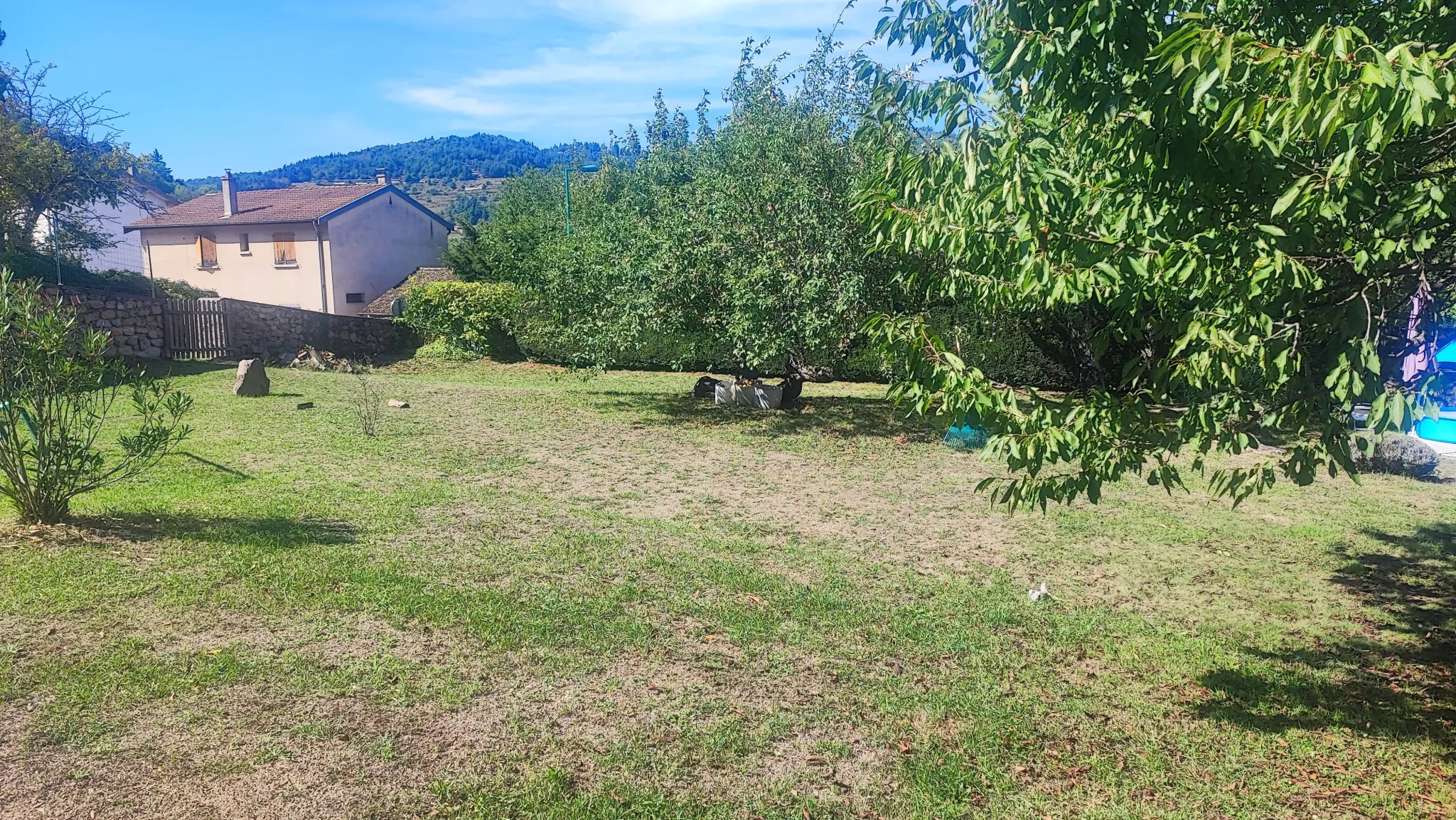 Maison en pierres avec grand terrain à Lamastre - 89 m² 
