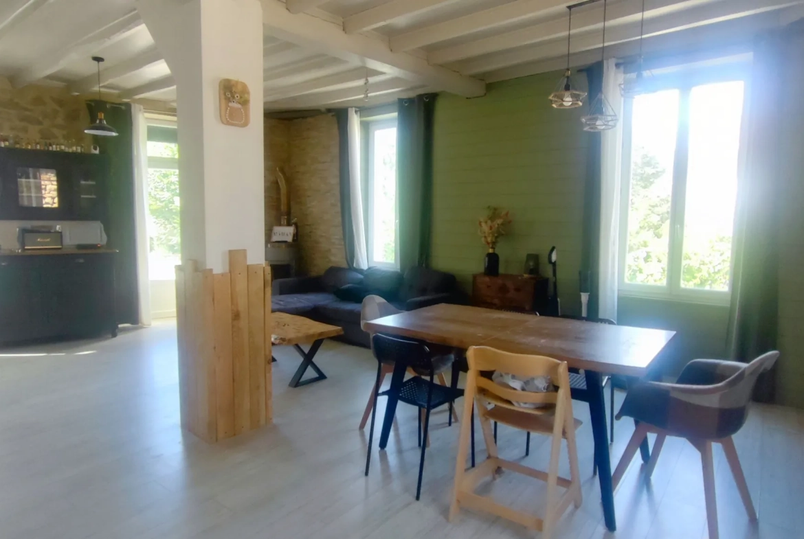 Maison en pierres avec grand terrain à Lamastre - 89 m² 