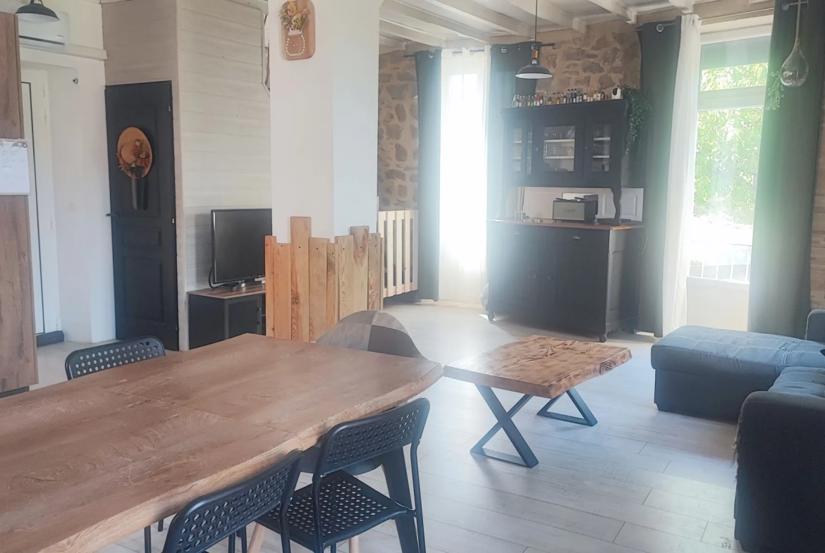 Maison en pierres avec grand terrain à Lamastre - 89 m² 
