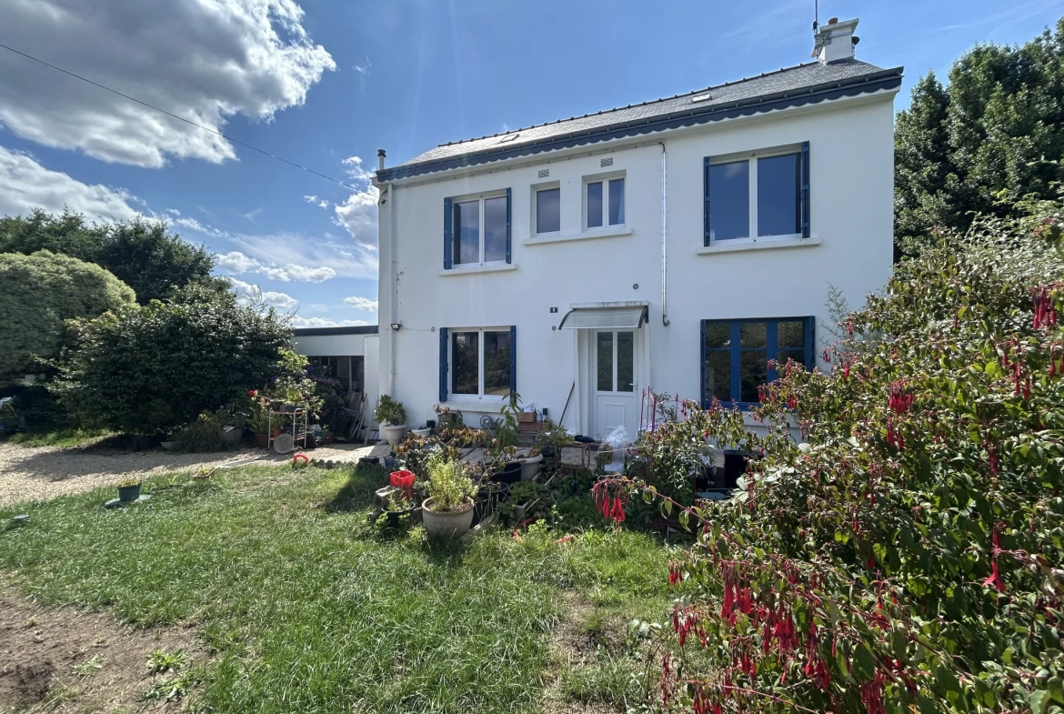 Maison de famille à Bubry avec jardin et grand potentiel en campagne 