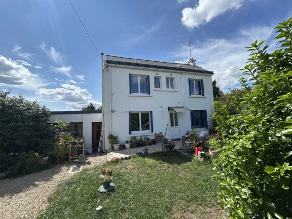 Maison de famille à Bubry avec jardin et grand potentiel en campagne