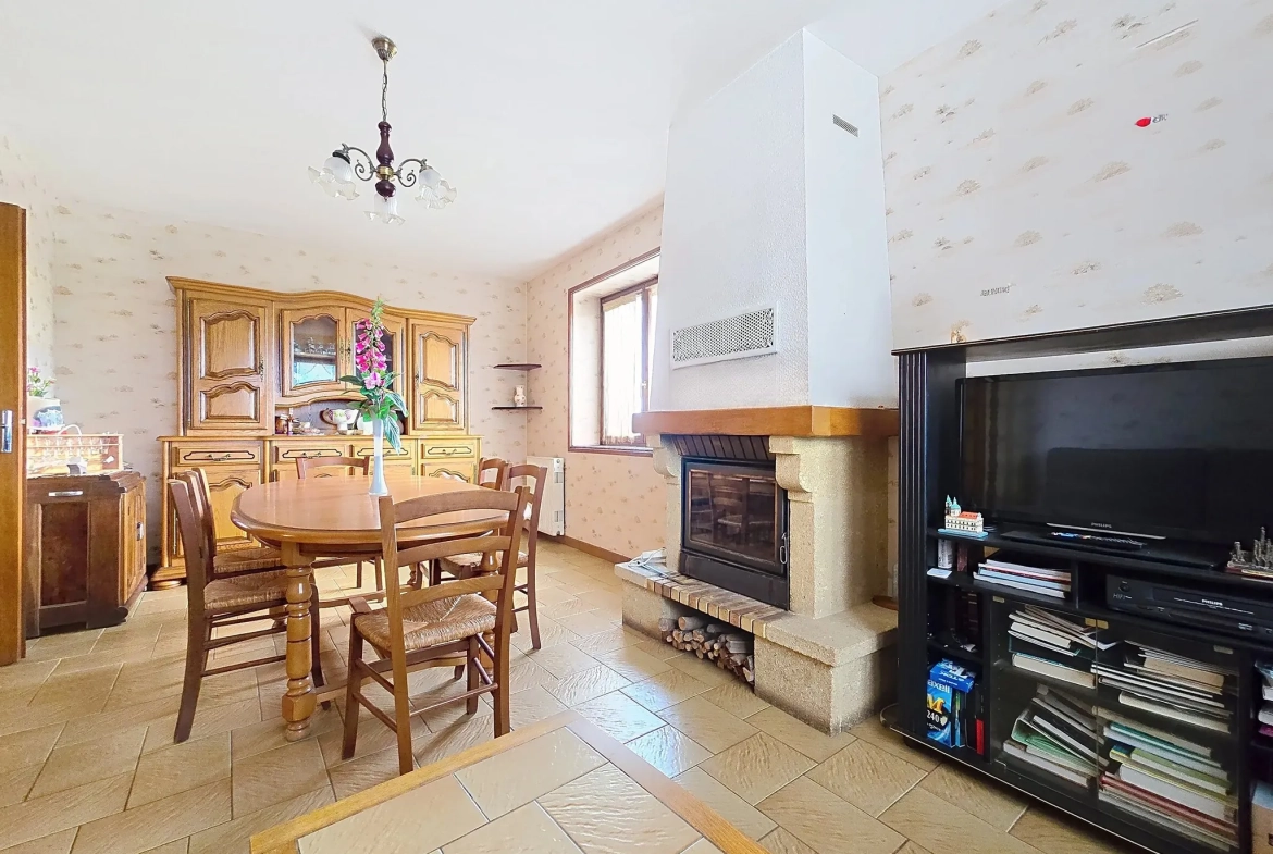 Maison à rénover de 113 m² avec terrain et vignes à Saint-Étienne-des-Oullières 