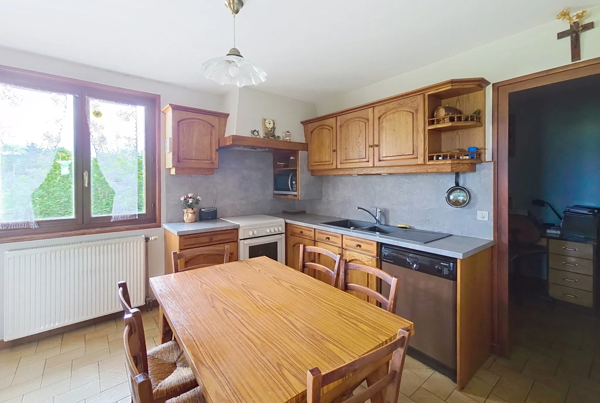 Maison à rénover de 113 m² avec terrain et vignes à Saint-Étienne-des-Oullières 