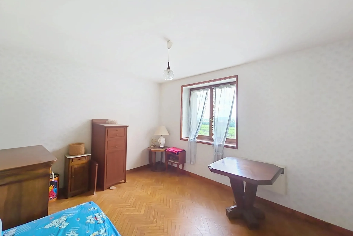 Maison à rénover de 113 m² avec terrain et vignes à Saint-Étienne-des-Oullières 