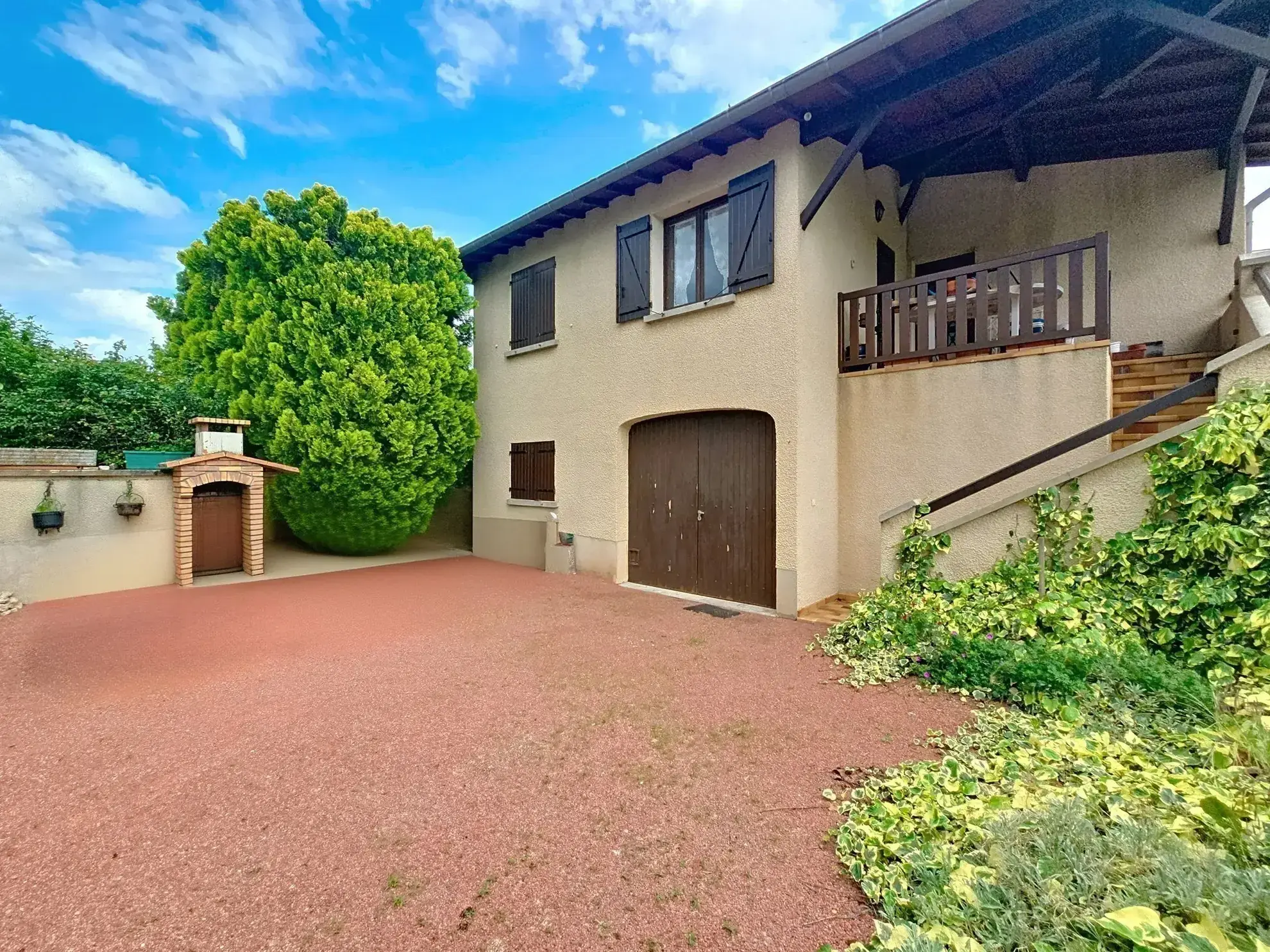 Maison à rénover de 113 m² avec terrain et vignes à Saint-Étienne-des-Oullières 