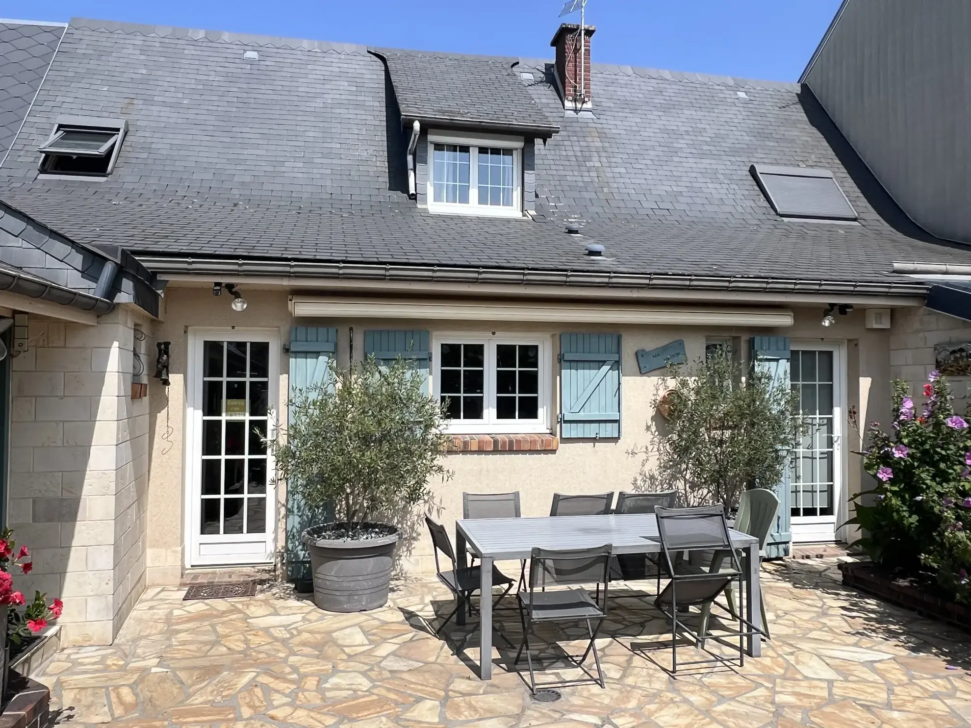 Maison de village à La Cérlangue avec garage et terrain de 1100 m² 