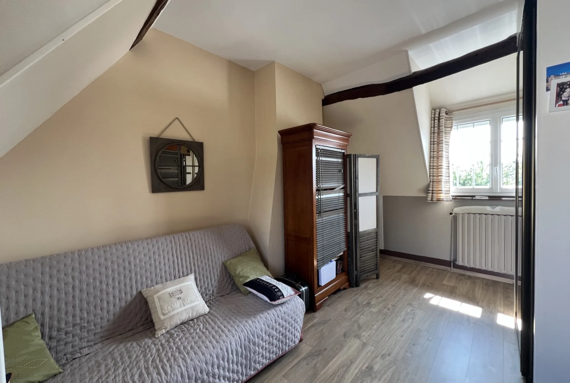 Maison de village à La Cérlangue avec garage et terrain de 1100 m² 