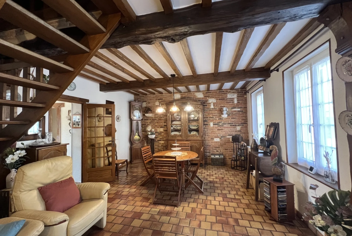 Maison de village à La Cérlangue avec garage et terrain de 1100 m² 