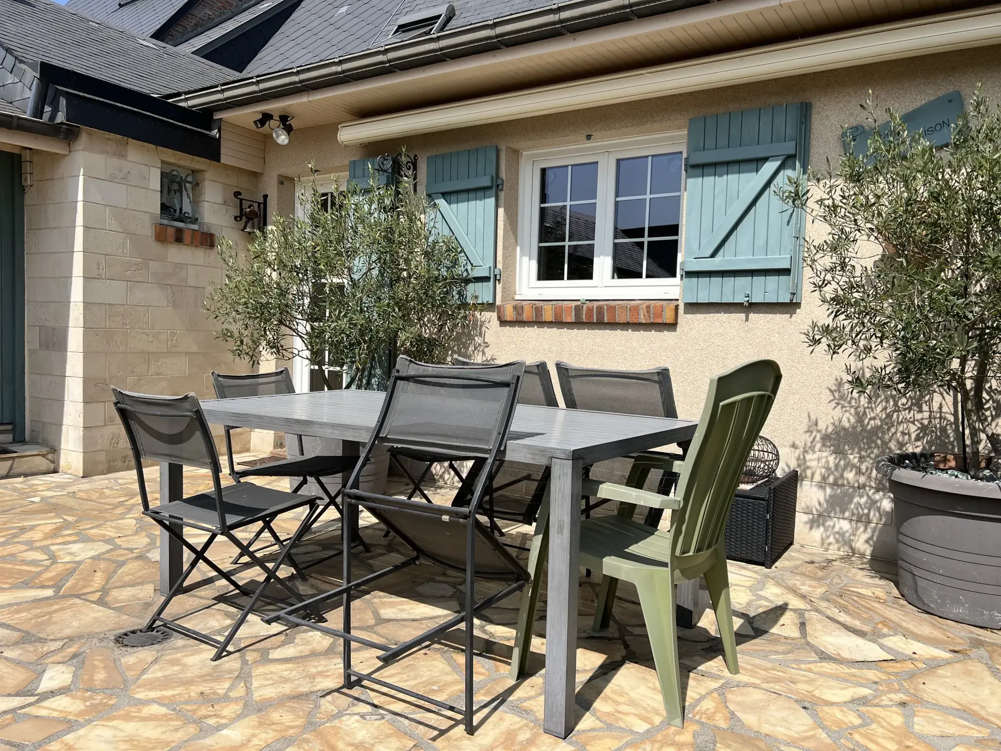 Maison de village à La Cérlangue avec garage et terrain de 1100 m² 