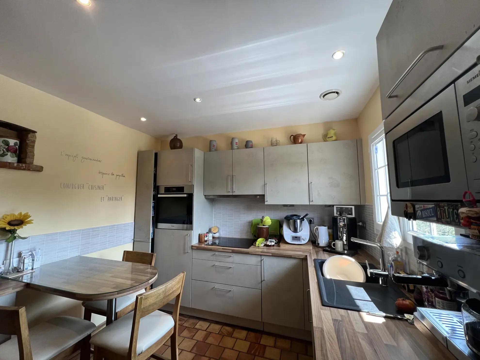 Maison de village à La Cérlangue avec garage et terrain de 1100 m² 