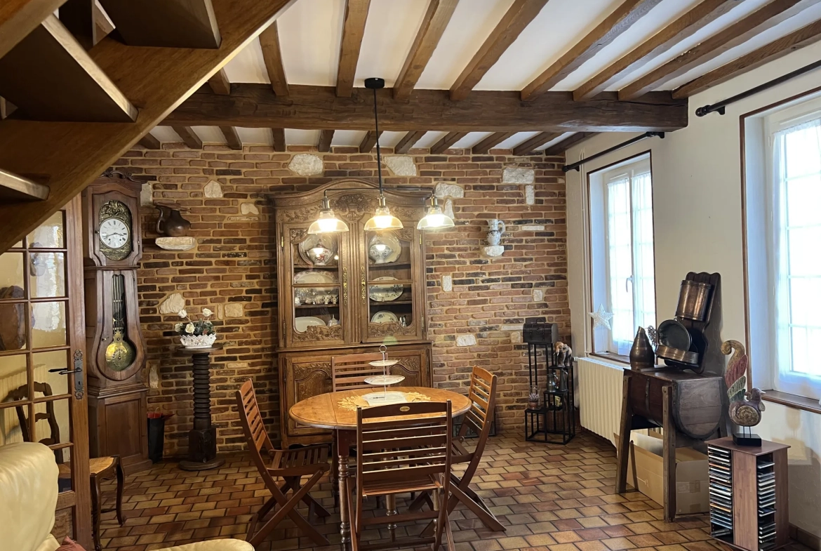 Maison de village à La Cérlangue avec garage et terrain de 1100 m² 