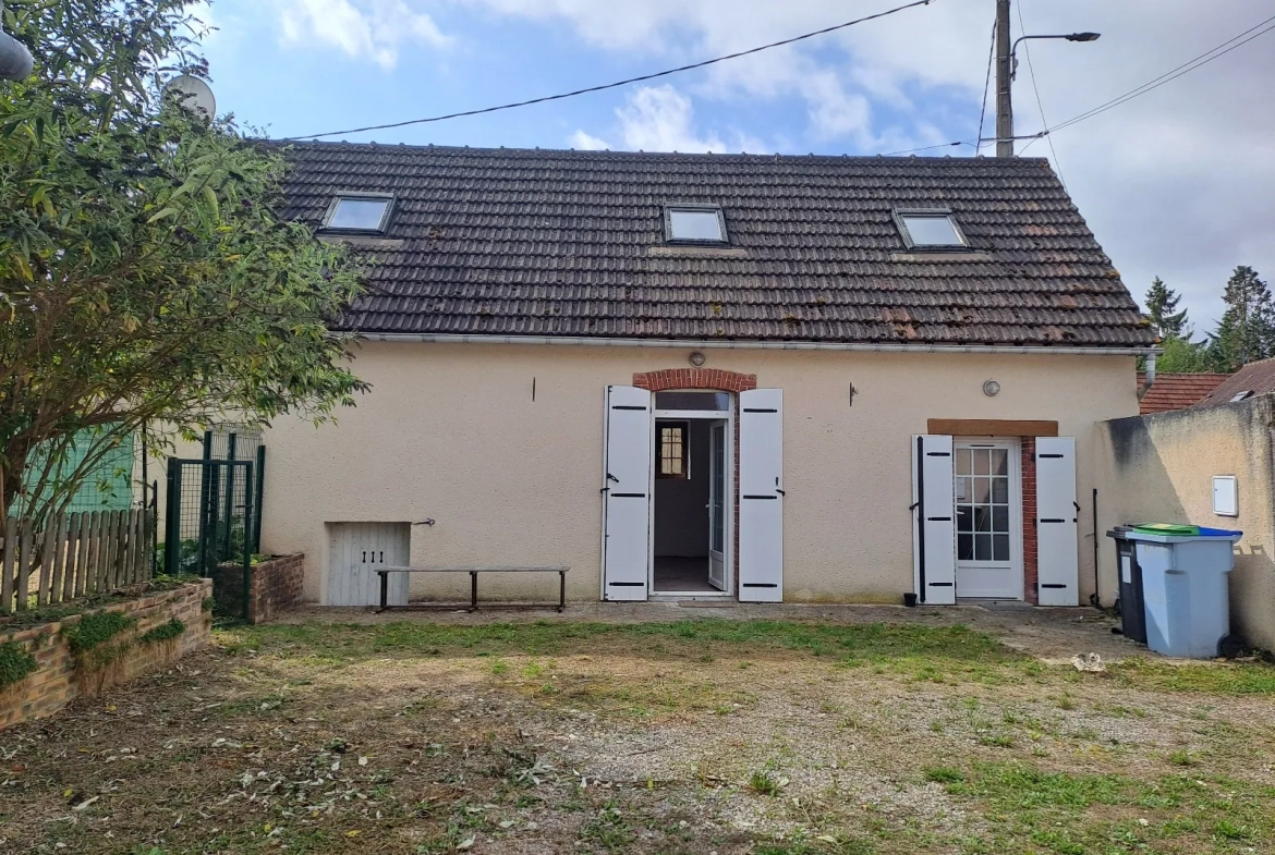 Ensemble immobilier à Saint-Piat avec deux maisons et jardin privé 