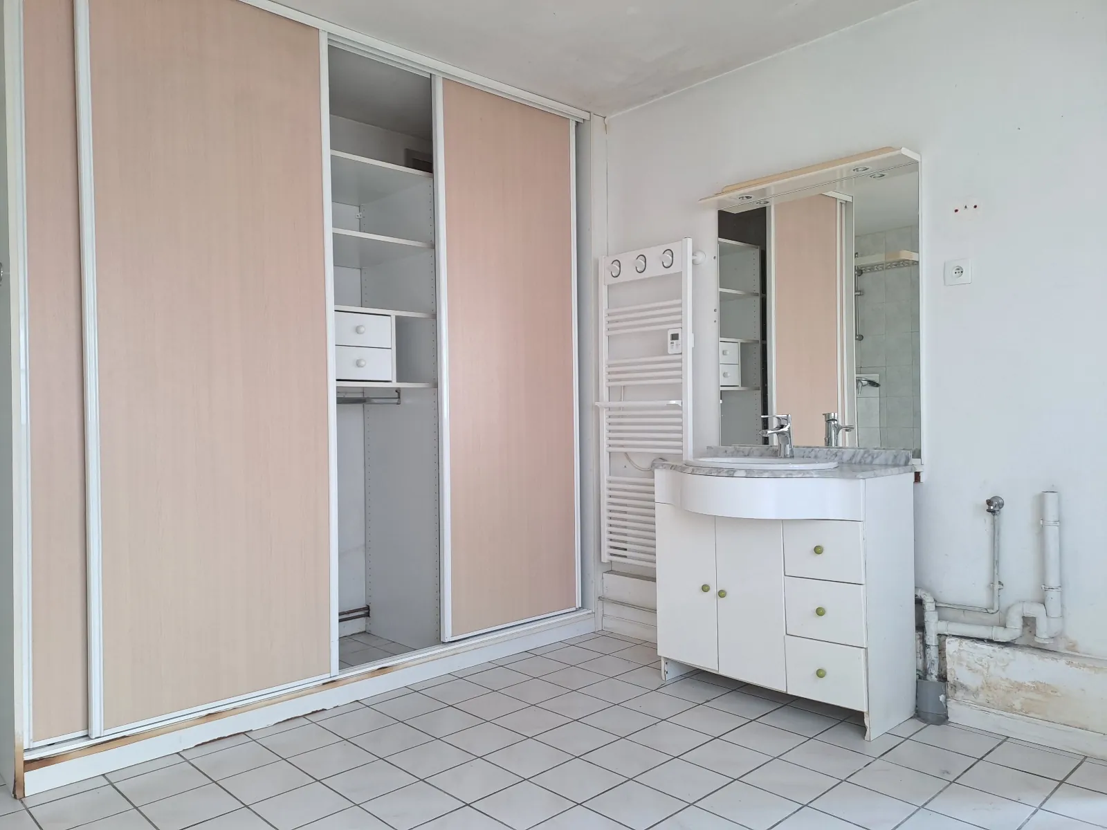 Ensemble immobilier à Saint-Piat avec deux maisons et jardin privé 