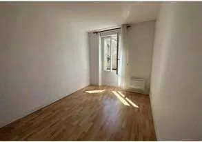 Chambre 2 Maison en pierre avec 2 chambres à Saint-Estèphe, proximité commerces 