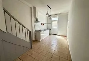Cuisine Maison en pierre avec 2 chambres à Saint-Estèphe, proximité commerces 