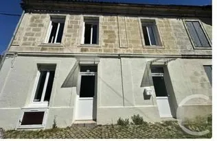 Facade Maison en pierre avec 2 chambres à Saint-Estèphe, proximité commerces 