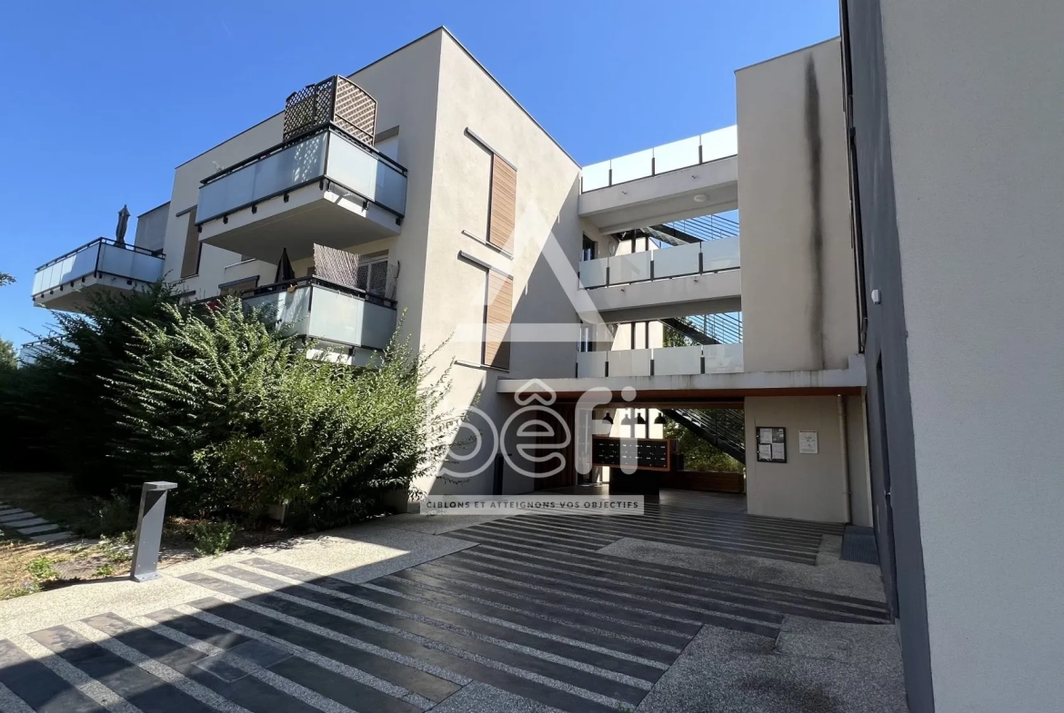 Appartement T2 à vendre à Sathonay-Camp - 41,5 m², balcon, parking, près de Lyon 